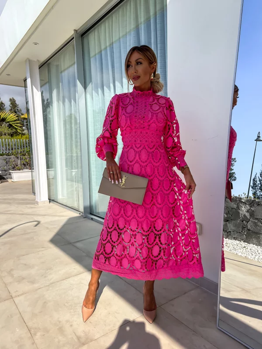 Elaina – delicate lace touches with timeless poise