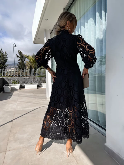 Elaina – delicate lace touches with timeless poise