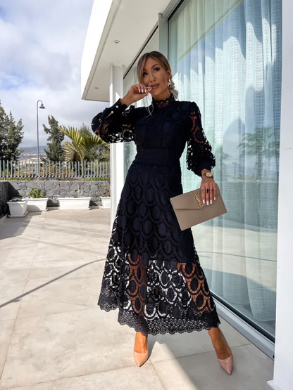 Elaina – delicate lace touches with timeless poise