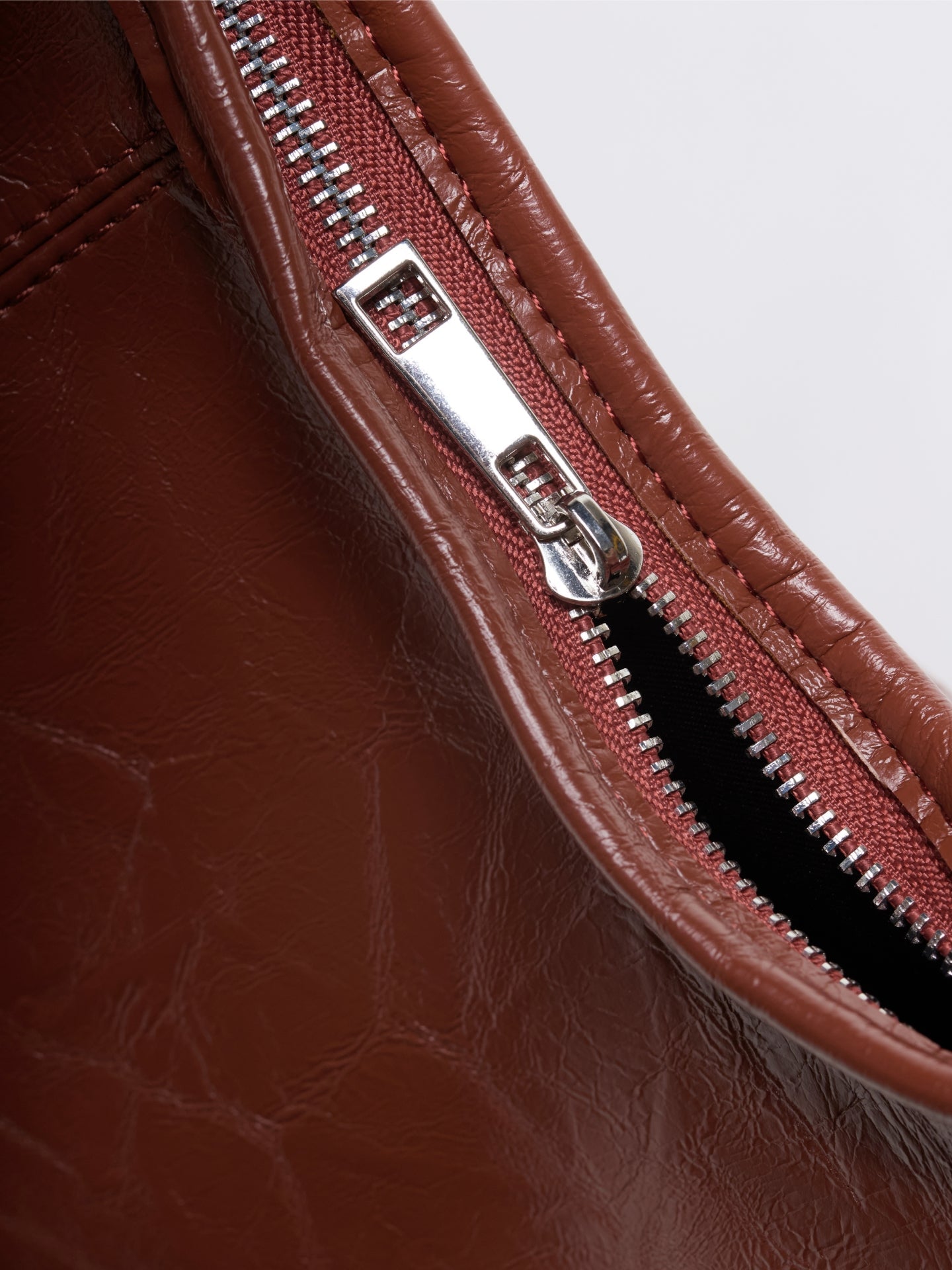 SCARLETT- DISTRESSED LEATHER TOTE