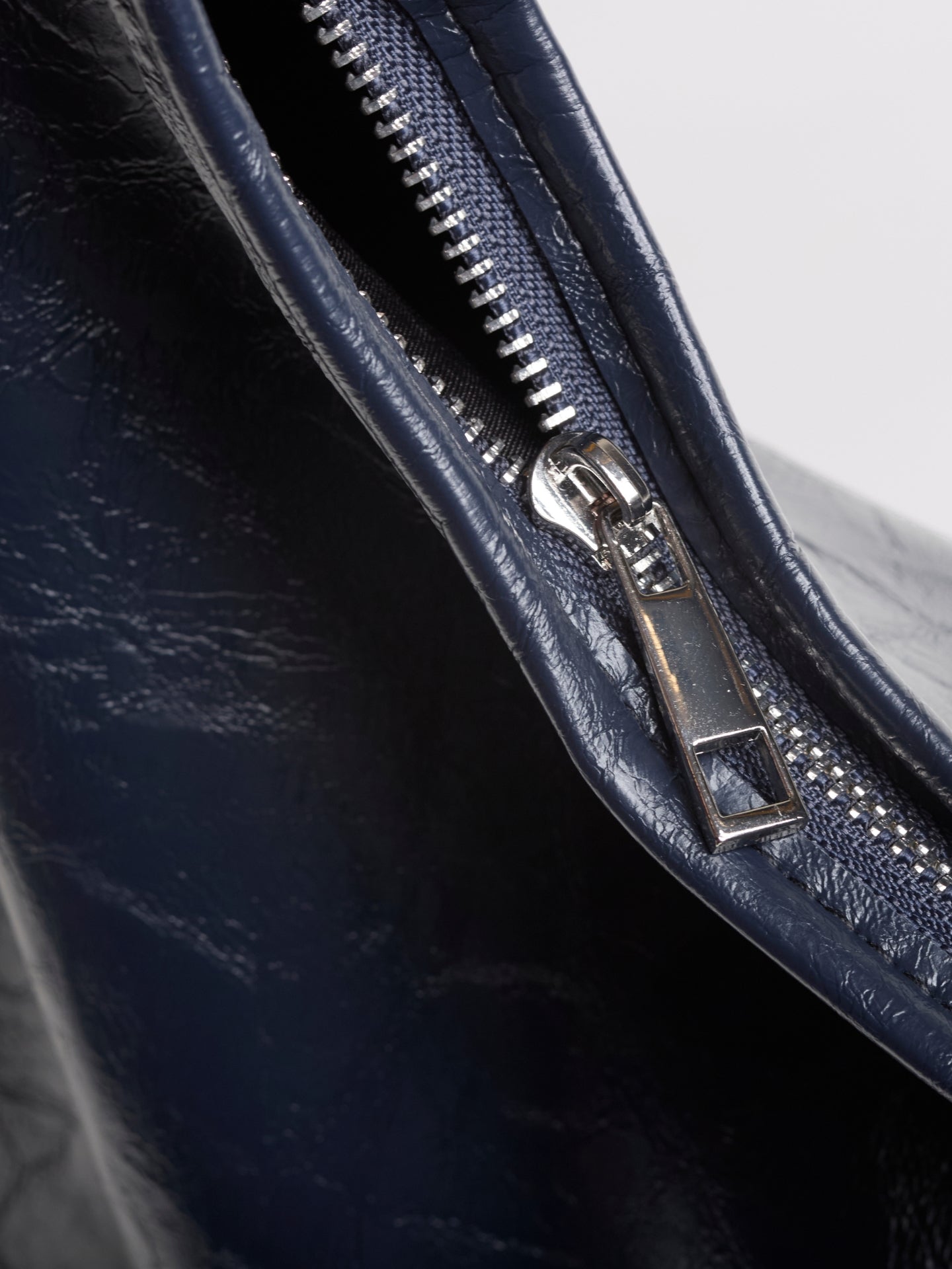 SCARLETT- DISTRESSED LEATHER TOTE