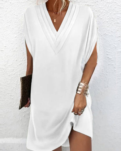 Amélie – timeless elegance with a V-neck design