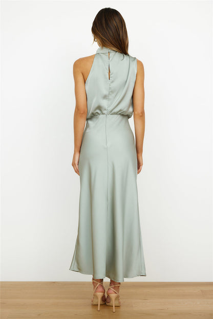 Émma – satin halter elegance