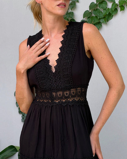 Alyssa – lace-kissed elegance midi dress