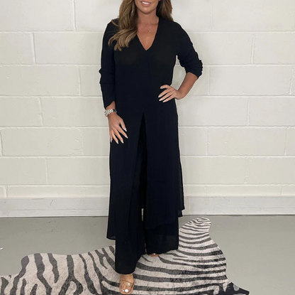 Nuria – timeless two-piece charm in flowing lines