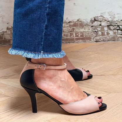 Noirella – timeless elegance with a modern color-block twist