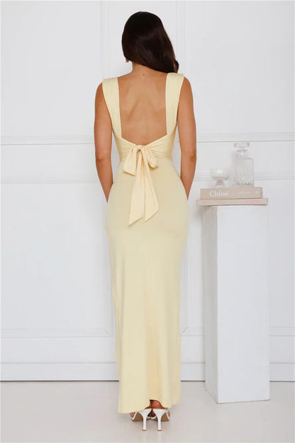Rosea  – sculpted elegance with a graceful slit
