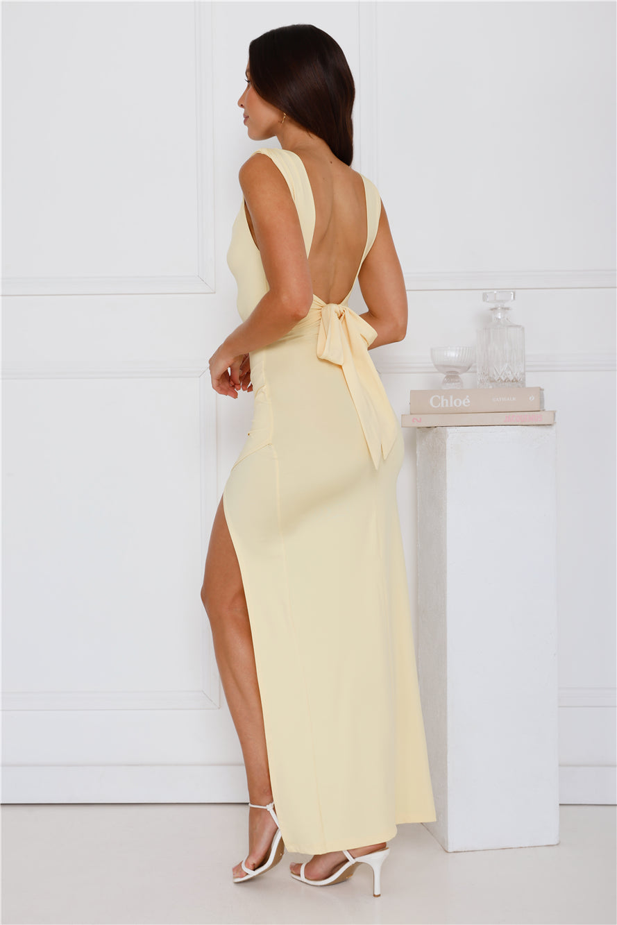 Rosea  – sculpted elegance with a graceful slit
