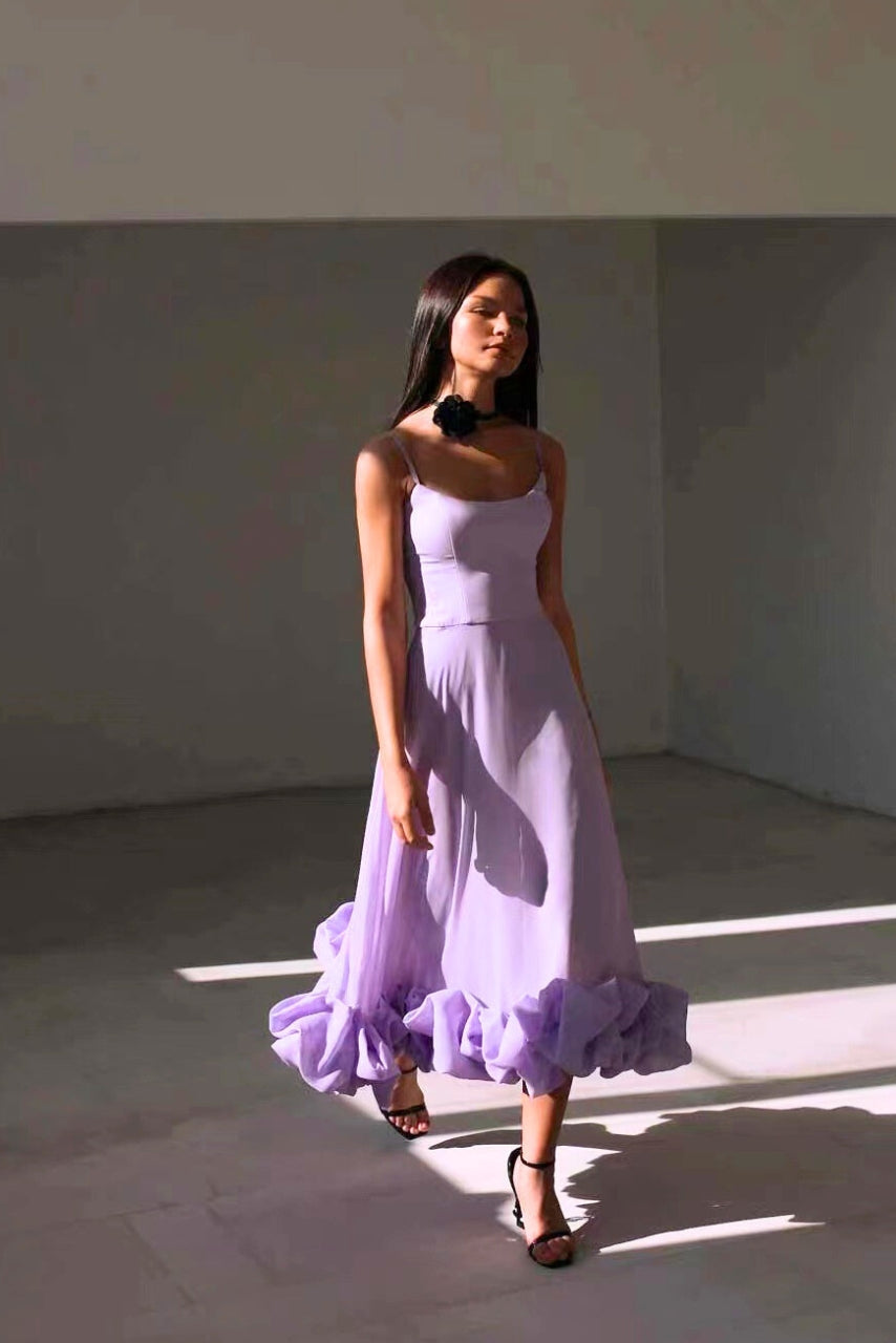 Ariana - flowing elegance with every step
