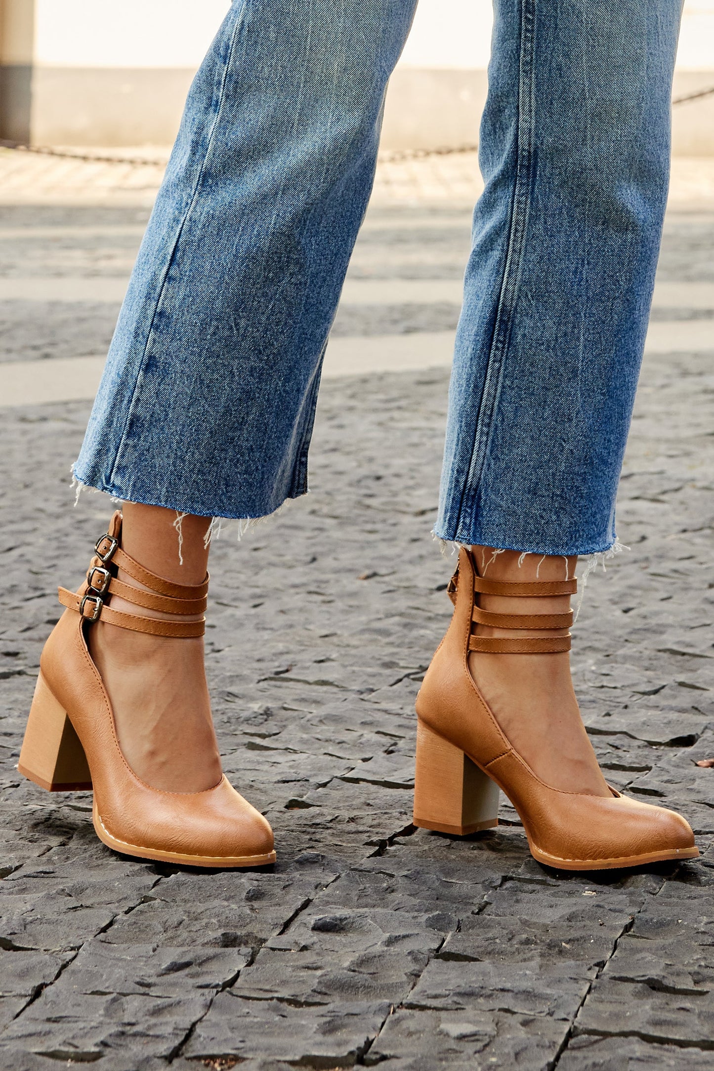 Casilda – sleek grace with a bold heel