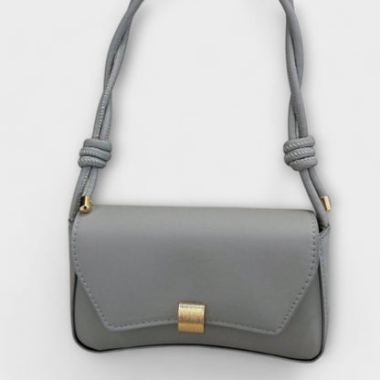VINTAGE FLAP BAG – TIMELESS ELEGANCE