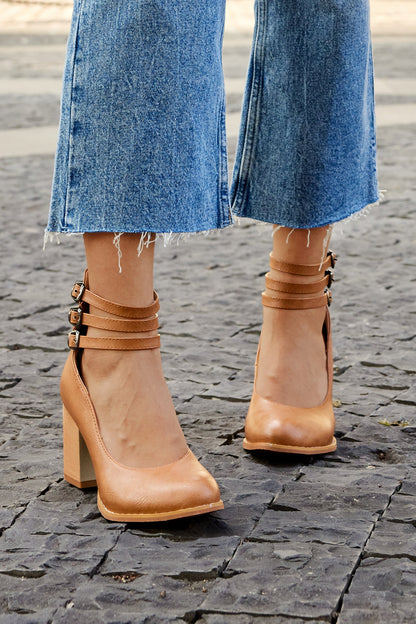 Casilda – sleek grace with a bold heel