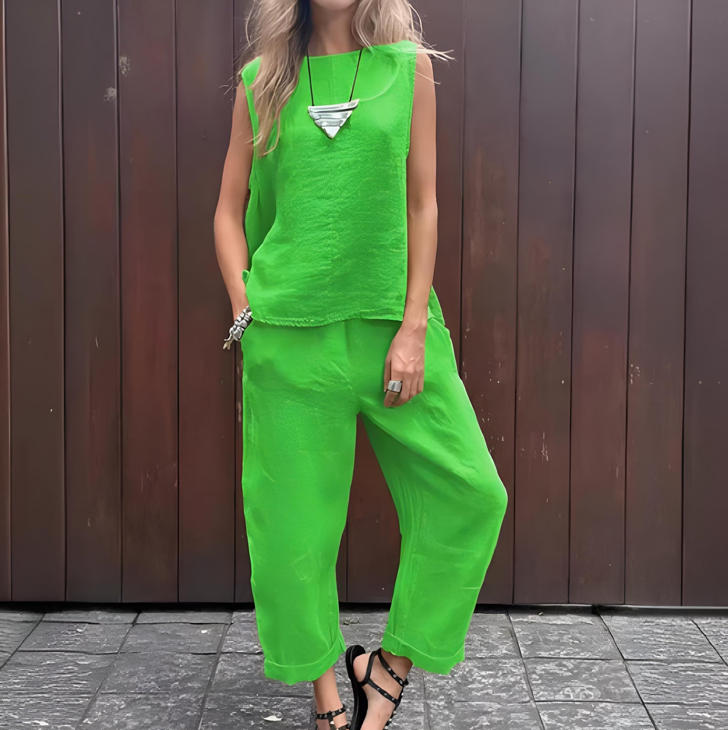 Julia – sleek serenity set with sleeveless top and flowing trousers