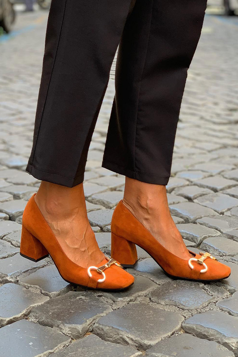 Alvessa – vibrant charm with a twist