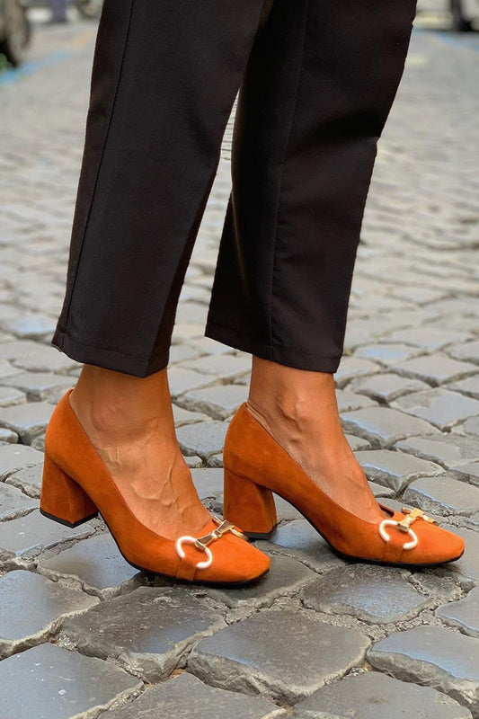 Alvessa – vibrant charm with a twist