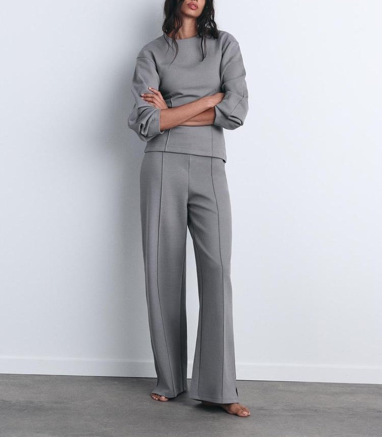 Louisa – lounging in soft elegance