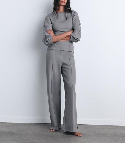 Louisa – lounging in soft elegance