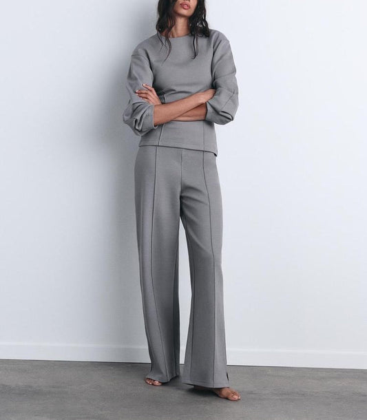 Louisa – lounging in soft elegance