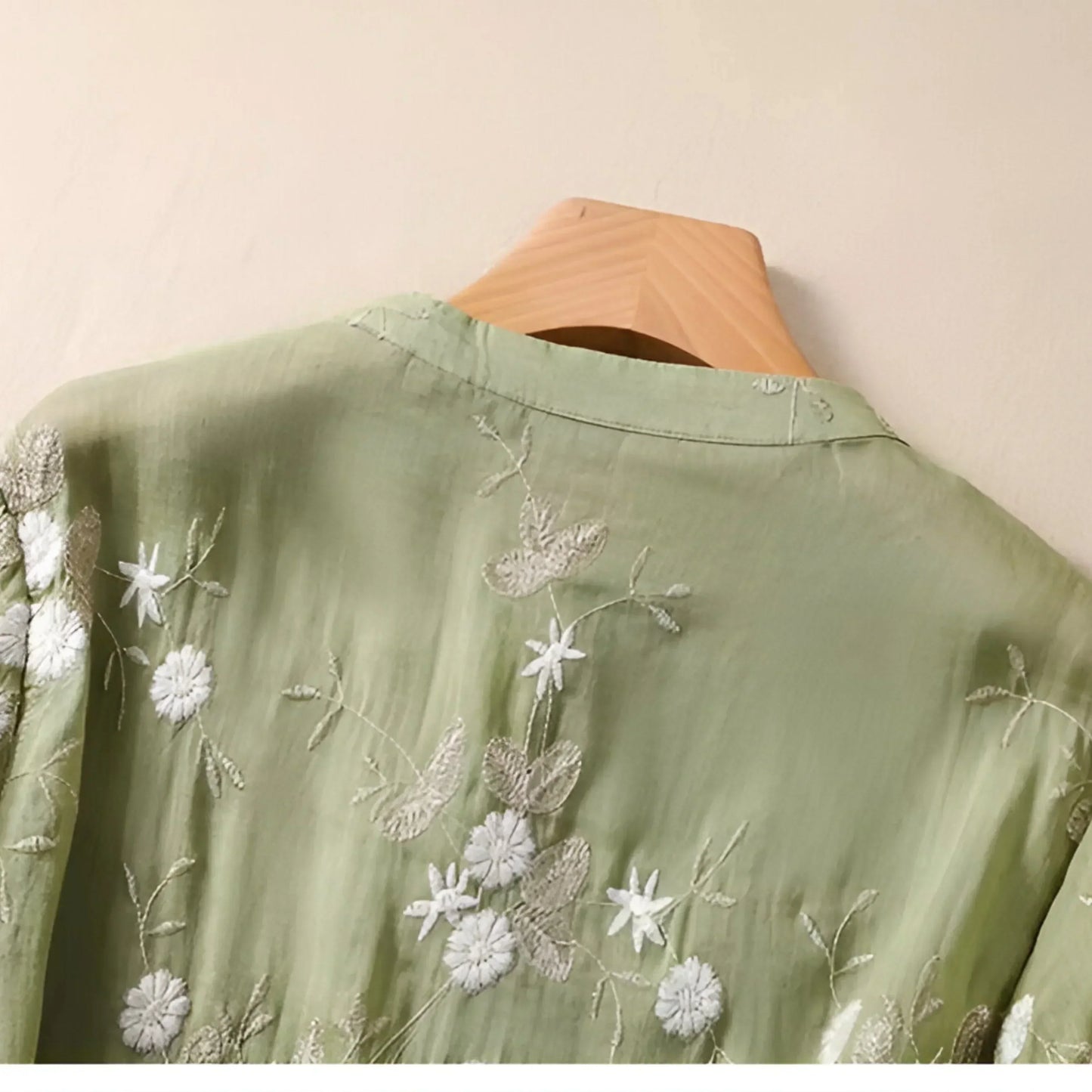 CELEST - COTTON TOP WITH EMBROIDERED FLOWERS