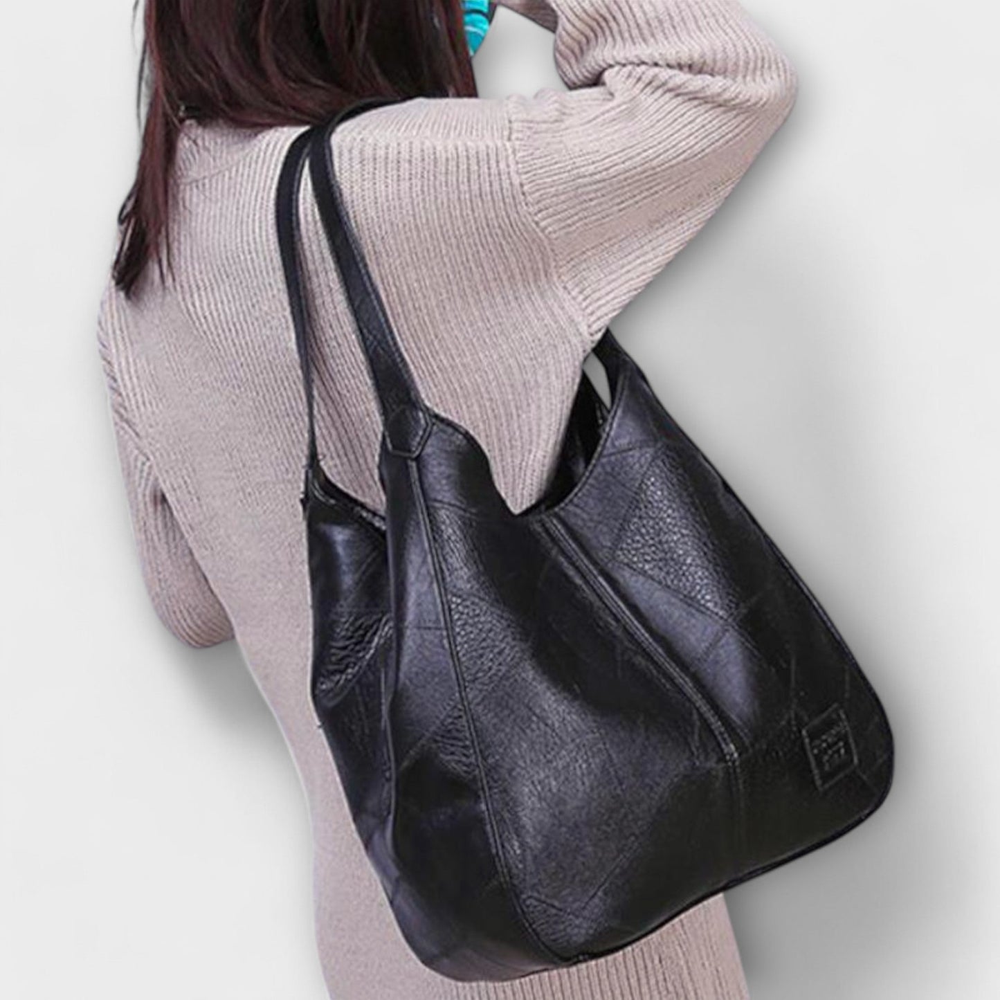 VINTAGE LEATHER BAG - TIMELESS STYLE & FUNCTIONALITY