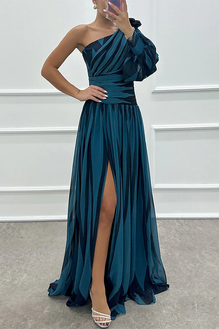 Chloe – one-shoulder grace in soft summer stripes