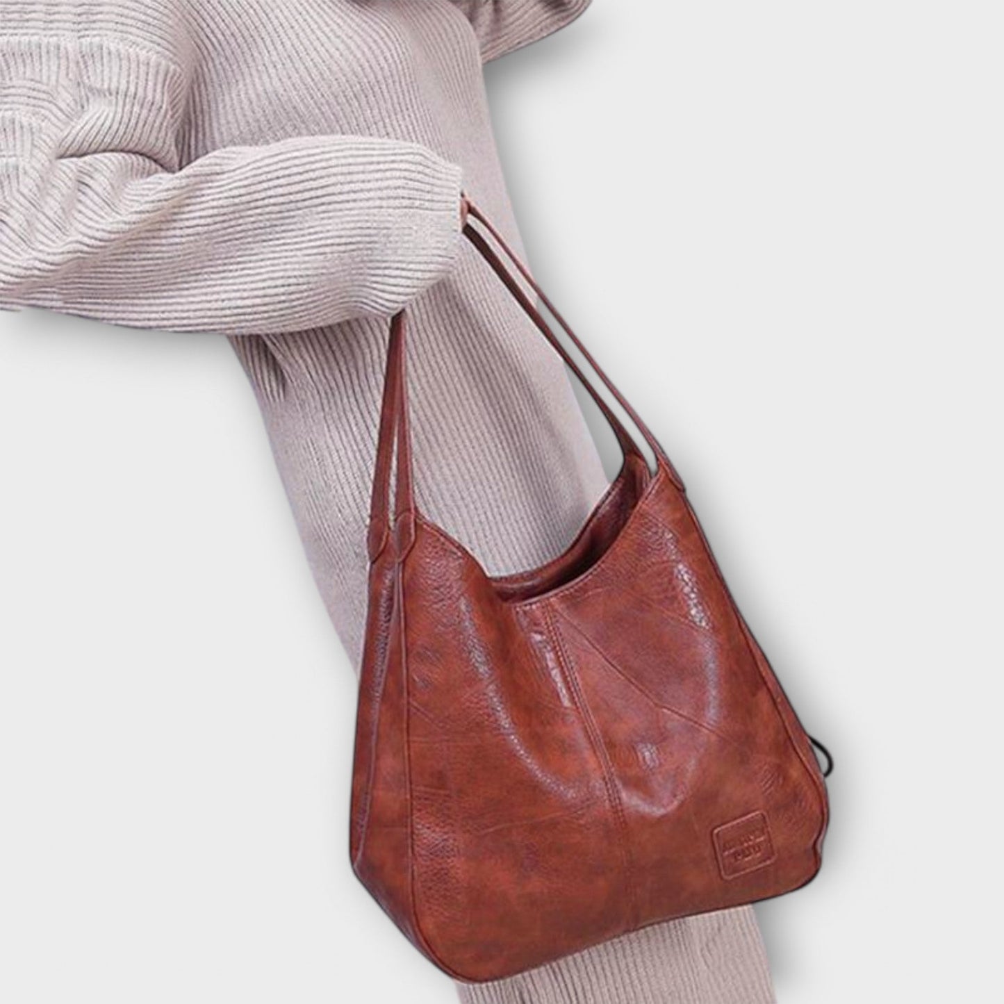 VINTAGE LEATHER BAG - TIMELESS STYLE & FUNCTIONALITY