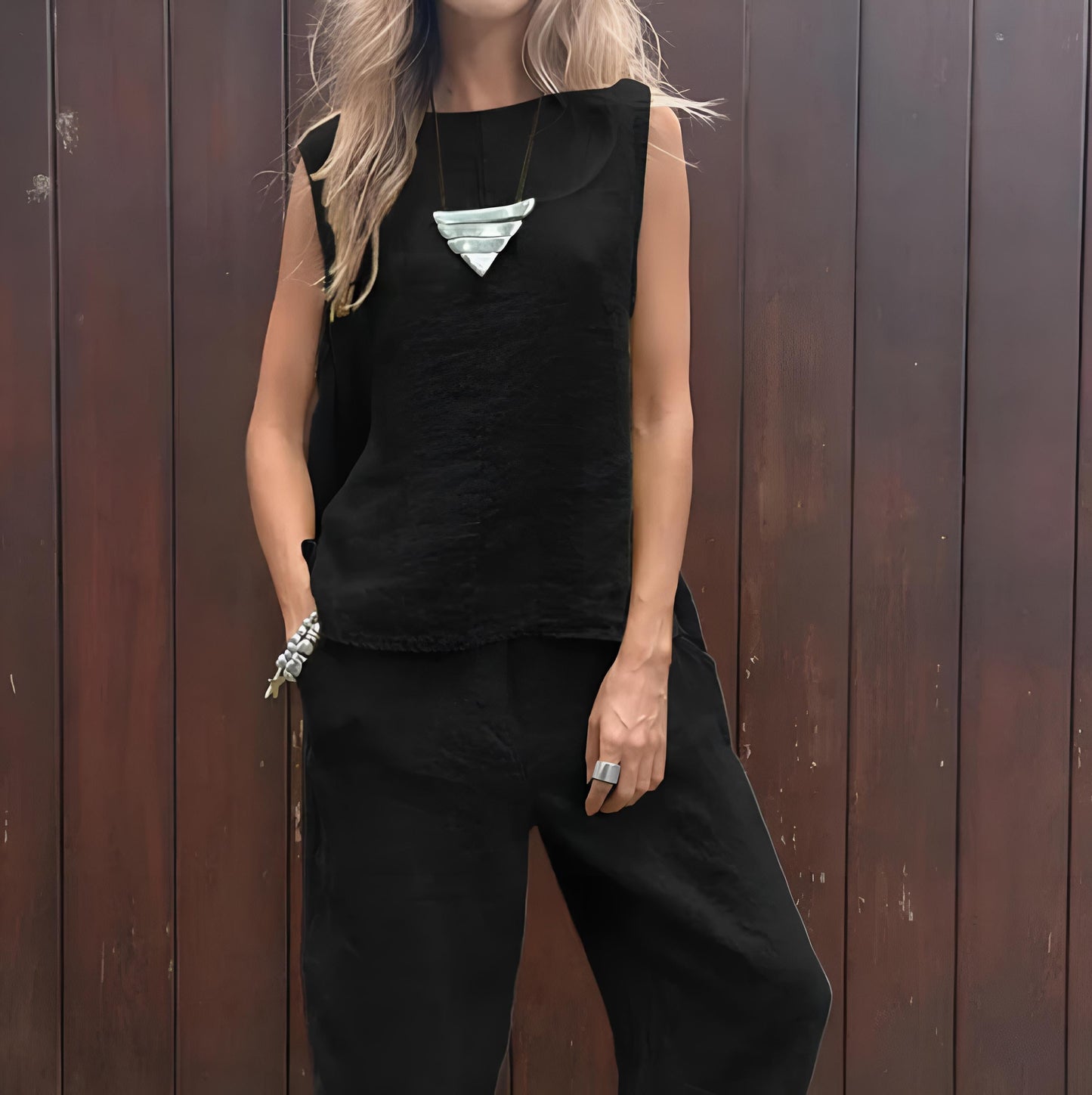 Julia – sleek serenity set with sleeveless top and flowing trousers