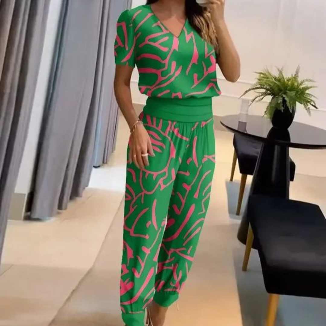 DAPHNE - CHIC AND FASHION-FORWARD ENSEMBLE