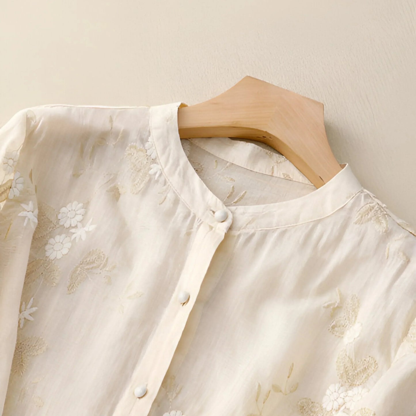 CELEST - COTTON TOP WITH EMBROIDERED FLOWERS