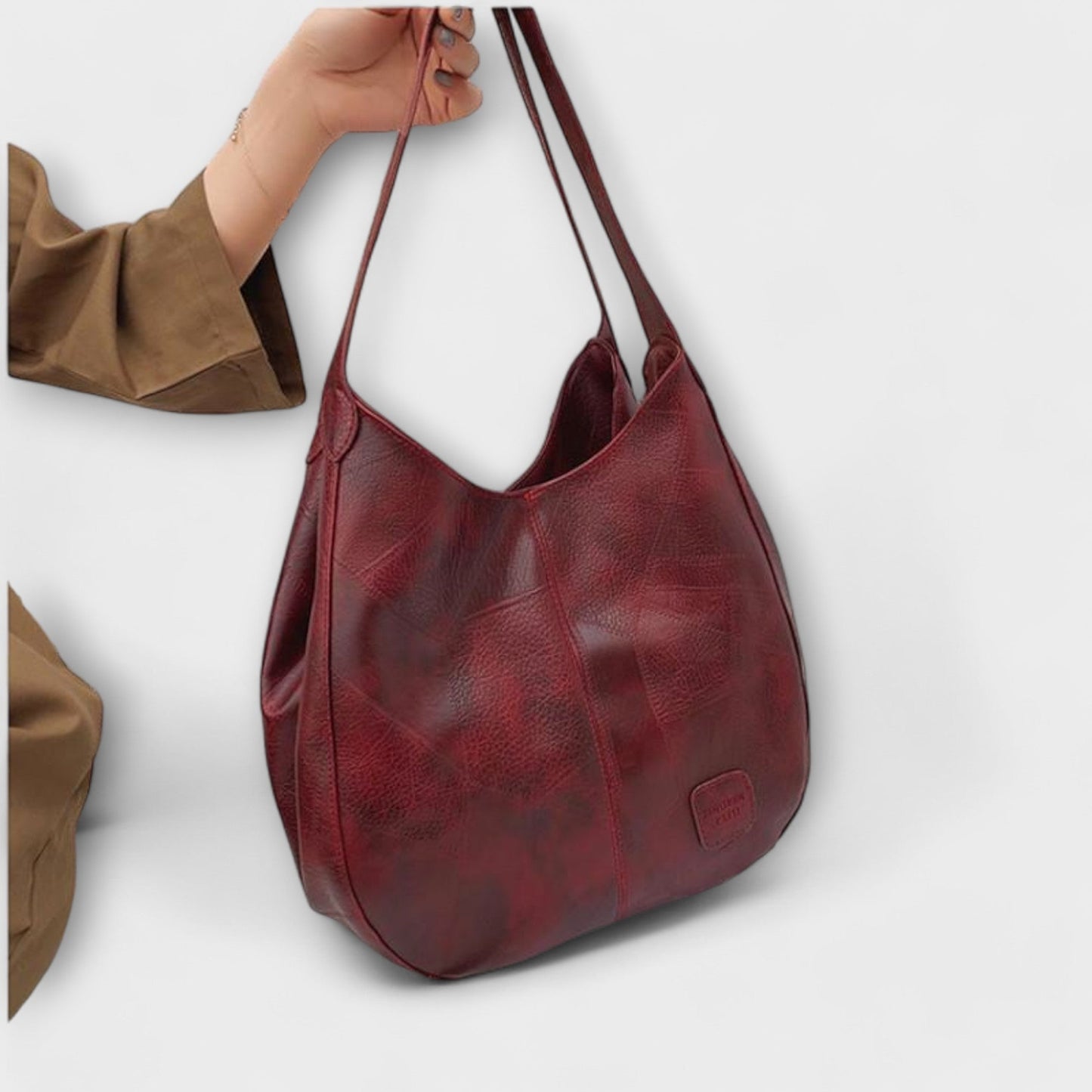 VINTAGE LEATHER BAG - TIMELESS STYLE & FUNCTIONALITY