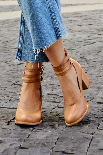 Casilda – sleek grace with a bold heel