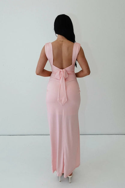 Rosea  – sculpted elegance with a graceful slit