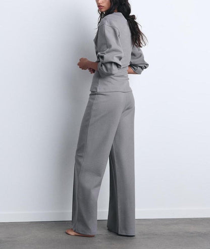 Louisa – lounging in soft elegance