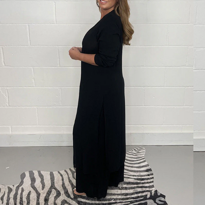 Nuria – timeless two-piece charm in flowing lines