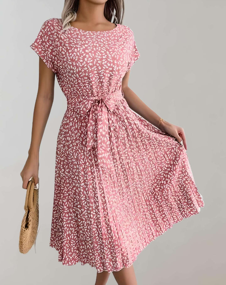 Faye – effortless charm in a flowing silhouette
