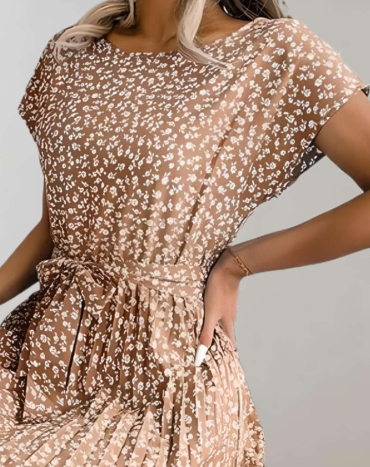 Faye – effortless charm in a flowing silhouette