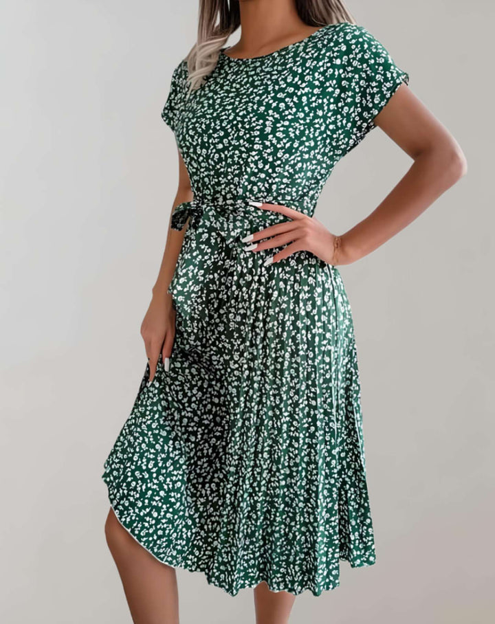 Faye – effortless charm in a flowing silhouette