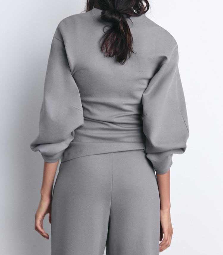 Louisa – lounging in soft elegance