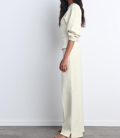 Louisa – lounging in soft elegance