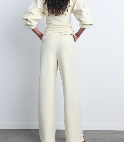 Louisa – lounging in soft elegance