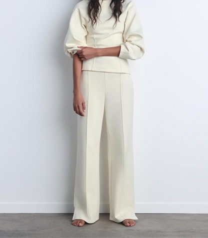 Louisa – lounging in soft elegance