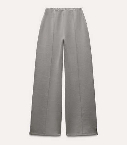 Louisa – lounging in soft elegance