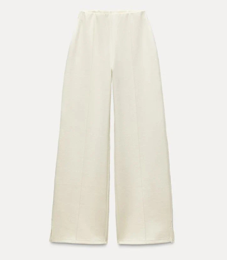 Louisa – lounging in soft elegance