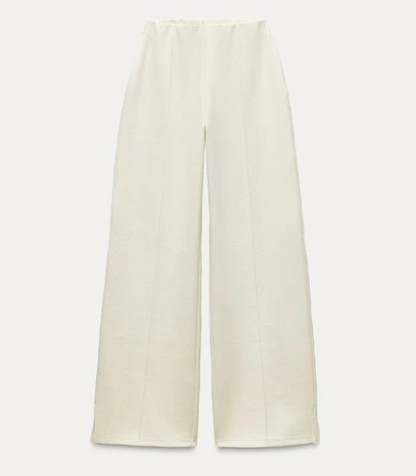 Louisa – lounging in soft elegance