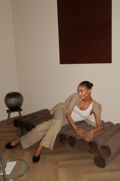 Zaira – serene glow with a touch of elegance