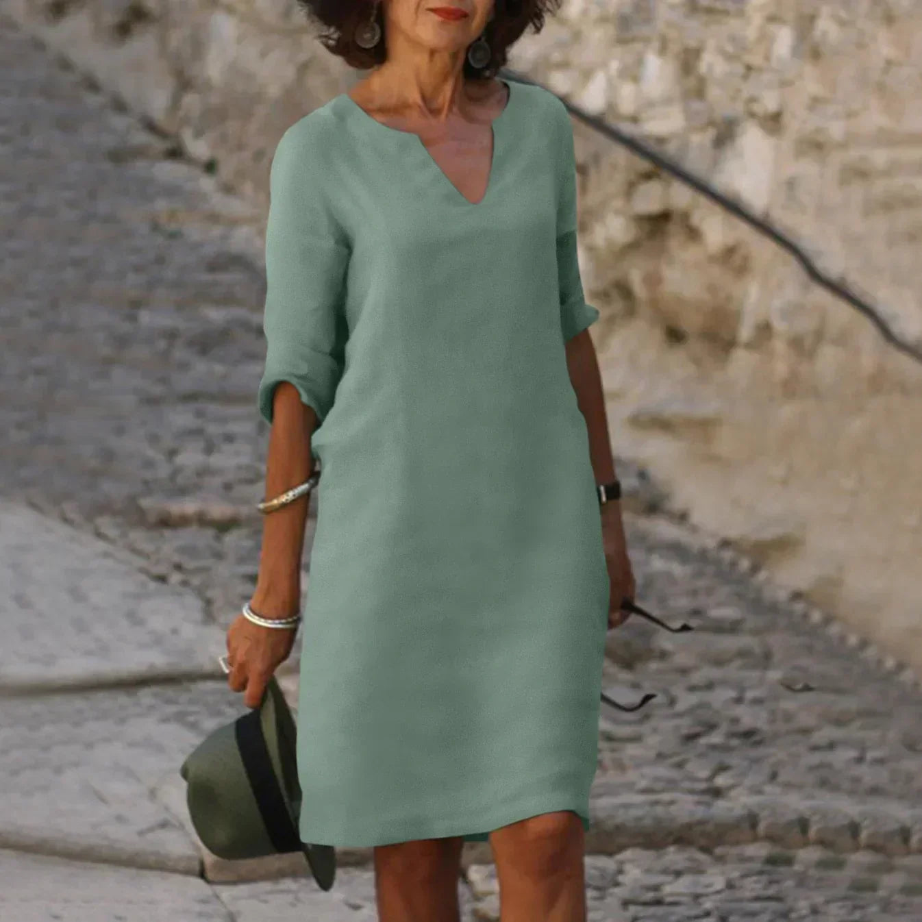 Andrene – graceful silhouette dress