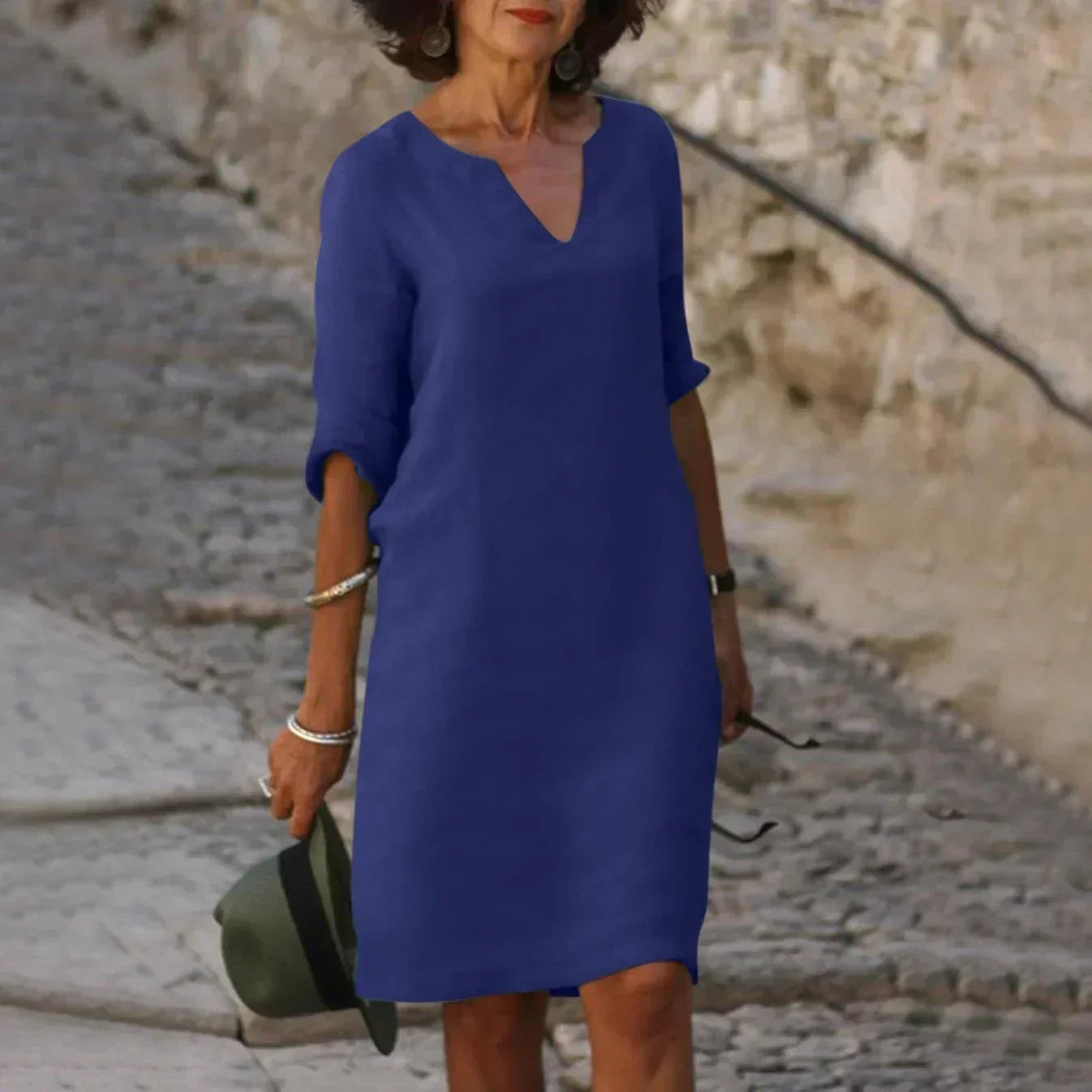 Andrene – graceful silhouette dress