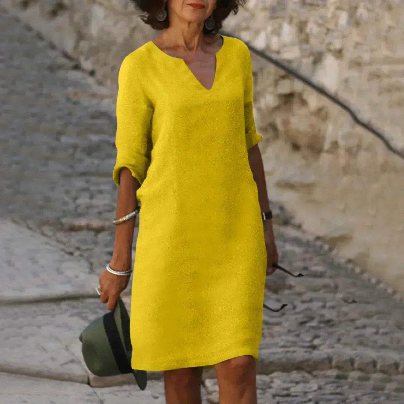 Andrene – graceful silhouette dress