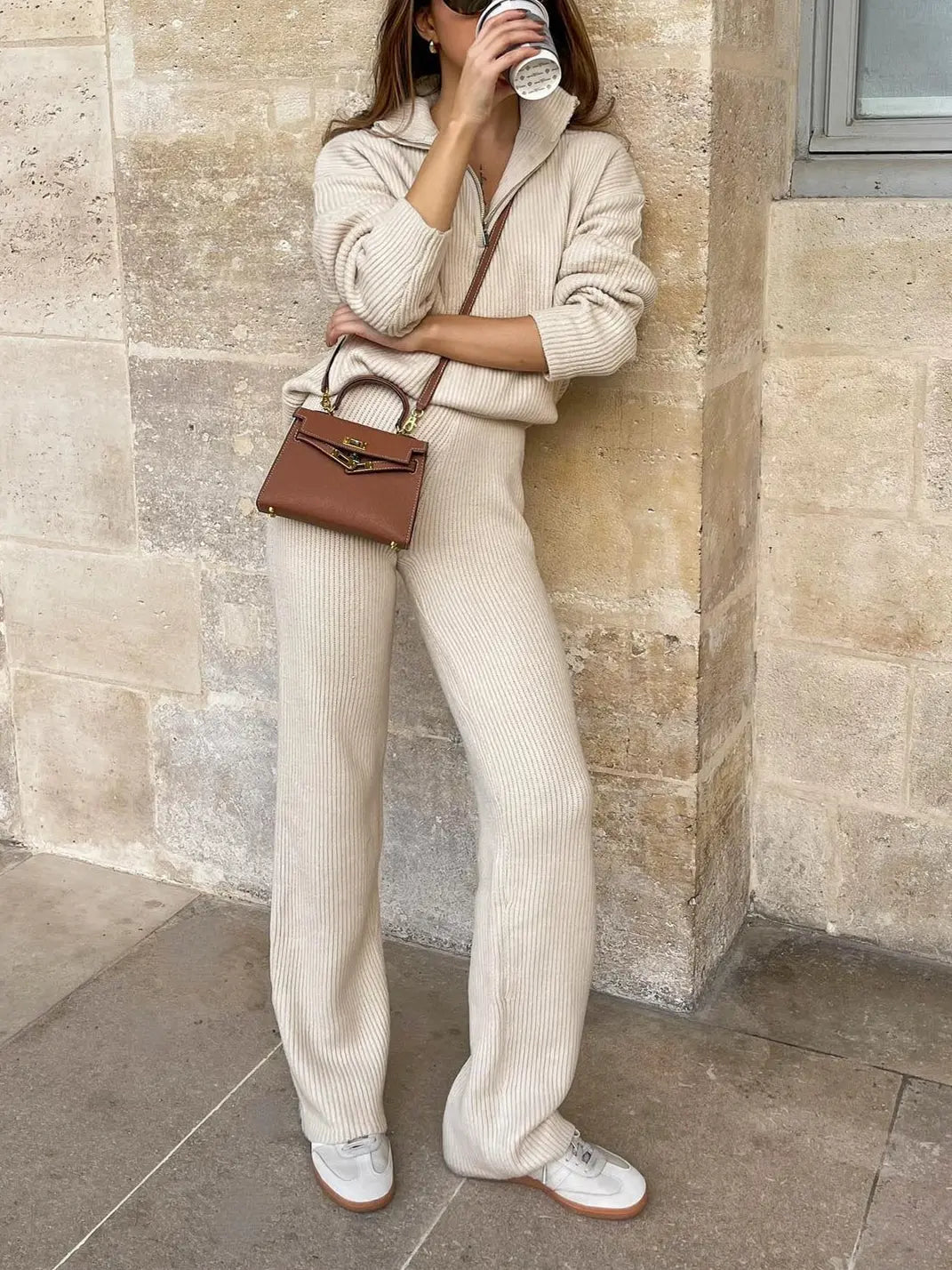 Lapel – timeless elegance in motion