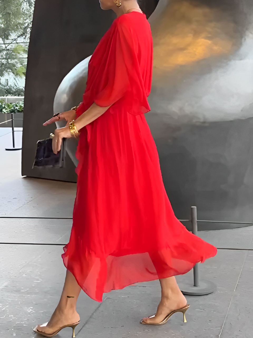 Gasa Dress– soft elegance with a V-neckline